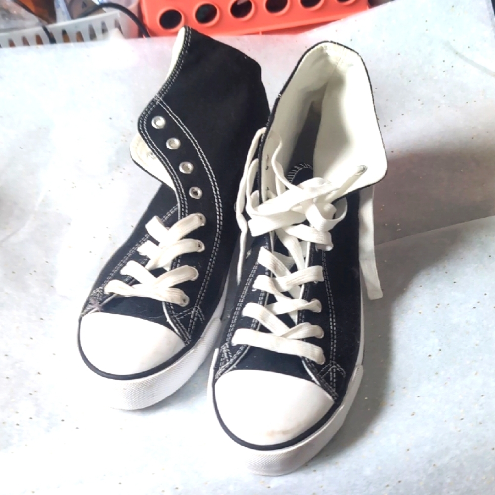 Black and White High-Top Sneakers Unisex Size 8.5 New